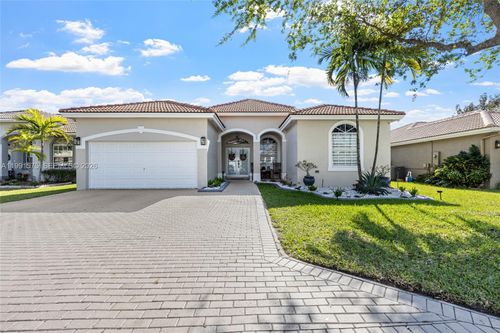 695 Se 30th Dr, Homestead, FL, 33033-5775 | Card Image
