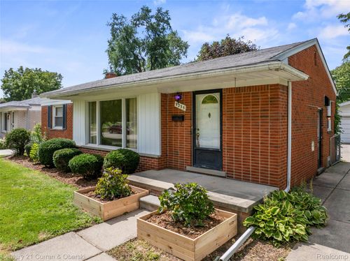 9235 Texas St, Livonia, MI, 48150-3870 | Card Image