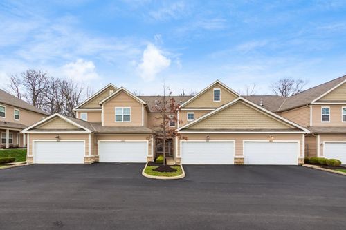 3637 Birkland Cir, Lewis Center, OH, 43035-6137 | Card Image