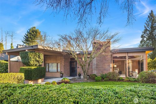 7018 32nd Ave Ne, Seattle, WA, 98115-5907 | Card Image