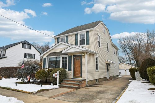 77 Yale St, Williston Park, NY, 11596-1338 | Card Image