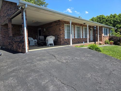 122 Lawson Ln, Cedar Bluff, VA, 24609-8948 | Card Image