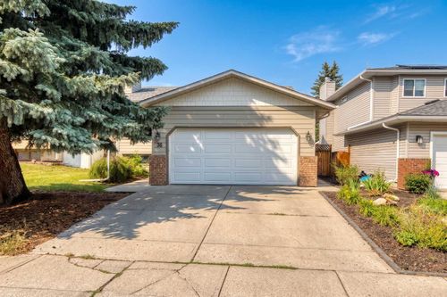36 Shannon Cir Sw, Calgary, AB, T2Y2K4 | Card Image