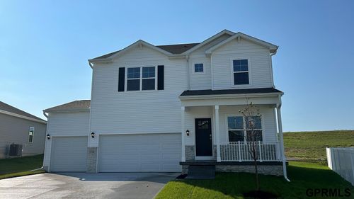 8352 S 176th Cir, Omaha, NE, 68136-1733 | Card Image