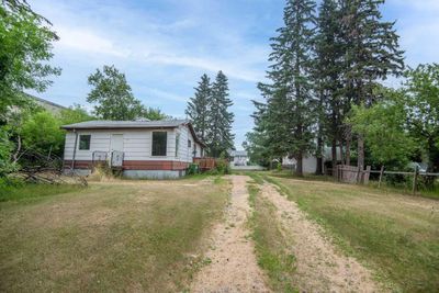 5210 58 Ave, House detached with 2 bedrooms, 1 bathrooms and 3 parking in Ponoka AB | Image 3