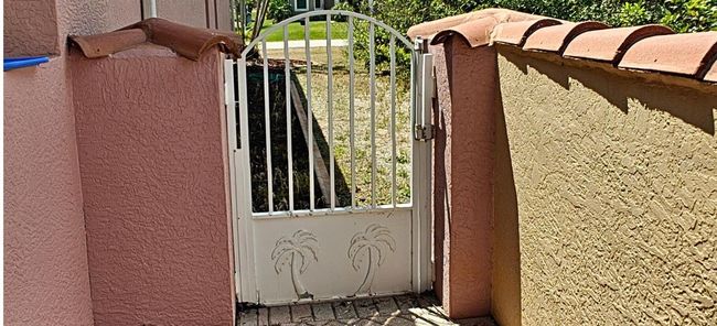 Side Pool Entrance | Image 36