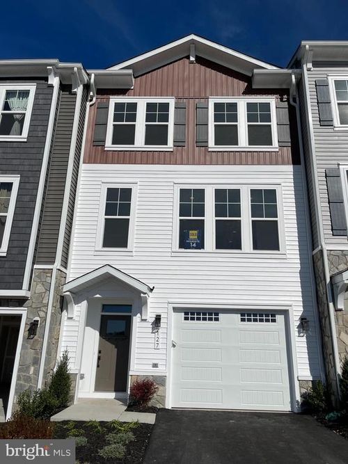 127 Wake Robin Ct, LAKE FREDERICK, VA, 22630-2372 | Card Image