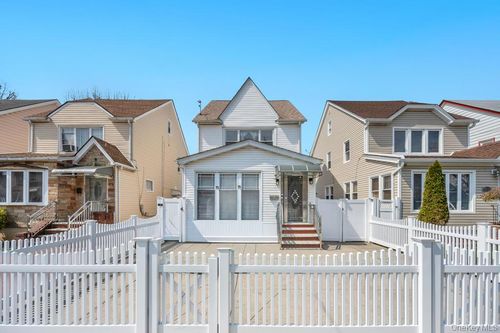 8638 232nd St, Queens Village, NY, 11427-2651 | Card Image