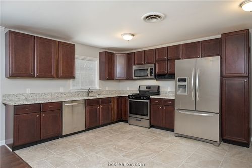 906 Lazy Ln, Bryan, TX, 77802-3730 | Card Image