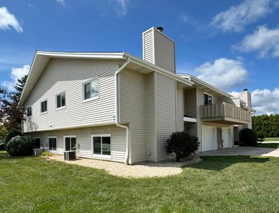 2440 W Crabapple Ln, Condo with 2 bedrooms, 1 bathrooms and null parking in Oak Creek WI | Image 1