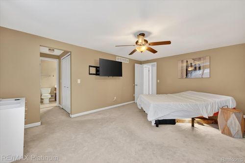 58-2927 Moon Lake Dr, West Bloomfield, MI, 48323-1843 | Card Image