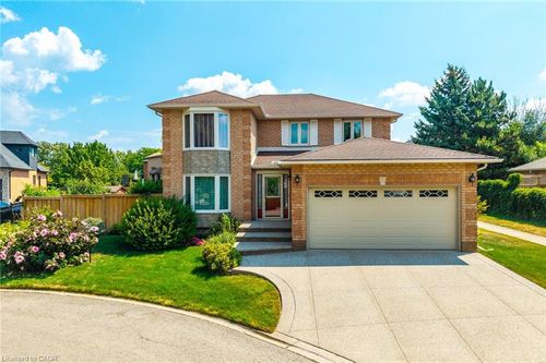 10 Shadowdale Dr, Stoney Creek, ON, L8E5E7 | Card Image