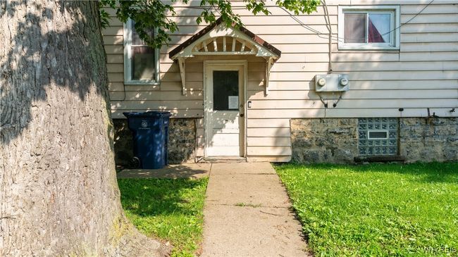 2009 Seneca St, Home with 7 bedrooms, 2 bathrooms and null parking in Buffalo NY | Image 5
