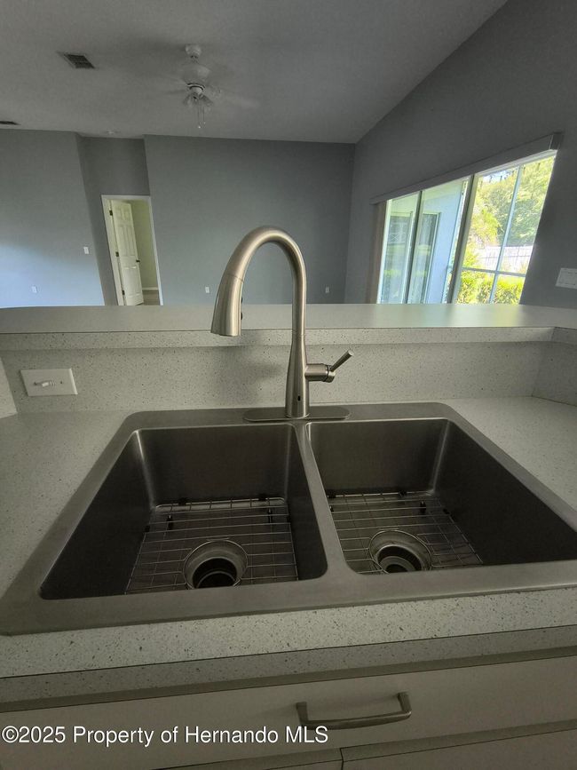 Newer kitchen sink and touchless faucet! | Image 6