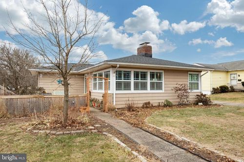 652 Woodland Dr, POTTSTOWN, PA, 19464-2833 | Card Image