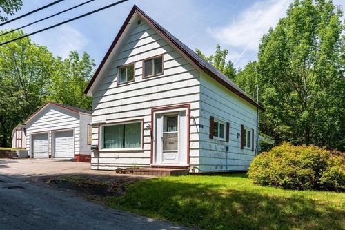 20 Pine St, House with 2 bedrooms, 2 bathrooms and 5 parking in Bridgewater NS | Card Image