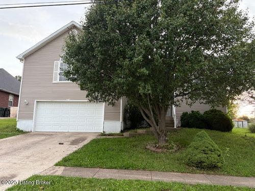 219 Meadowlake Dr, Radcliff, KY, 40160-9719 | Card Image