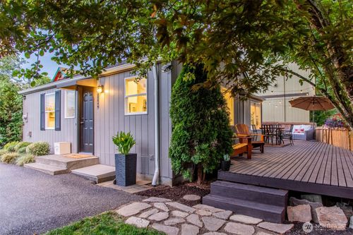 7169 18th Ave Sw, Seattle, WA, 98106-1811 | Card Image