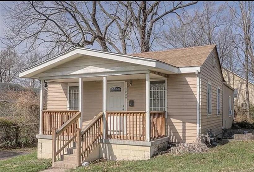 Kensington Ave, Kansas City, MO 64128