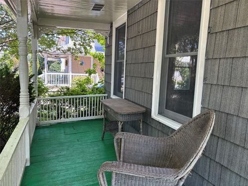 92 Walnut St, Lynbrook, NY, 11563-2140 | Card Image