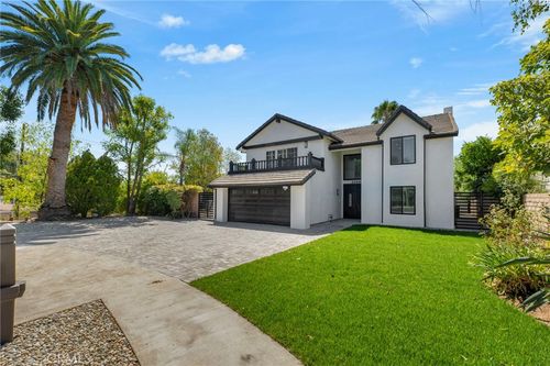 20500 Blairmoore St, Chatsworth, CA, 91311-2447 | Card Image