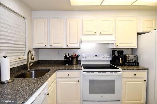 15-2e-3500 Forest Edge Dr, SILVER SPRING, MD, 20906-1546 | Card Image