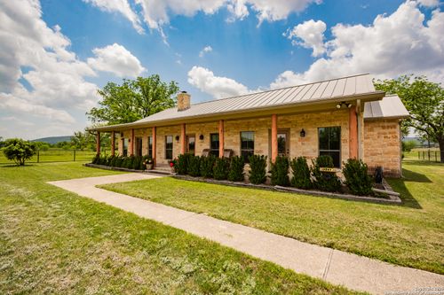 2657 W Sabinal Rd, Utopia, TX, 78884 | Card Image