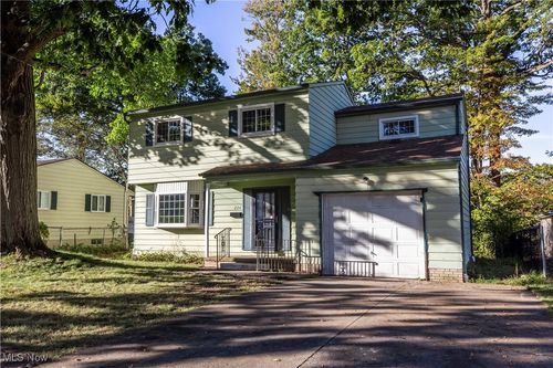 226 Gaylord Dr, Munroe Falls, OH, 44262-1116 | Card Image