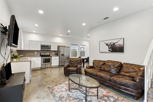 3314 Pueblo St, Dallas, TX, 75212-3632 | Card Image