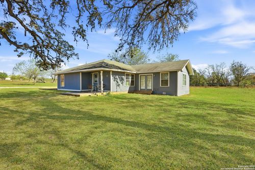 100 Meadow Lake Dr, Seguin, TX, 78155-9778 | Card Image