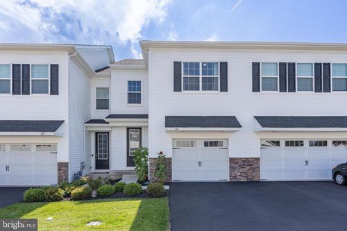 121 Golden Vale Dr, ROYERSFORD, PA, 19468-3489 | Card Image