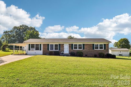 5111 Hawthorne Ln, Shelby, NC, 28152-8566 | Card Image