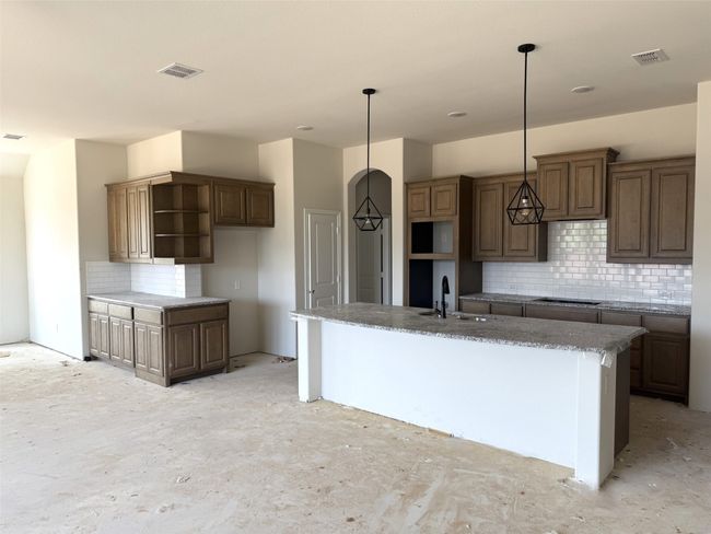 713 Seahawk St, House other with 4 bedrooms, 3 bathrooms and null parking in Joshua TX | Image 7