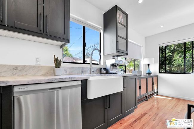 2 - 8319 Waring Ave, Condo with 2 bedrooms, 2 bathrooms and 1 parking in West Hollywood CA | Image 13