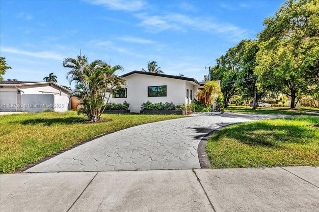 5890 Sw 13 Th St, House other with 4 bedrooms, 3 bathrooms and null parking in Plantation FL | Image 4