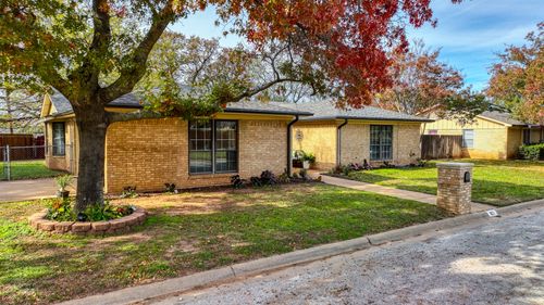 801 Hoffman Dr, Mineral Wells, TX, 76067-3454 | Card Image