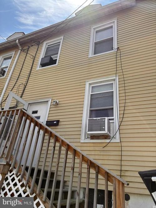 133 E Nesquehoning St, EASTON, PA, 18042-6750 | Card Image