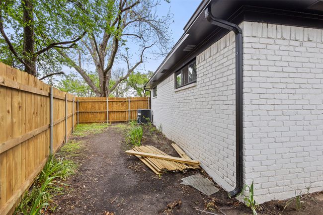5726 Enchanted Ln, House other with 4 bedrooms, 2 bathrooms and null parking in Dallas TX | Image 24