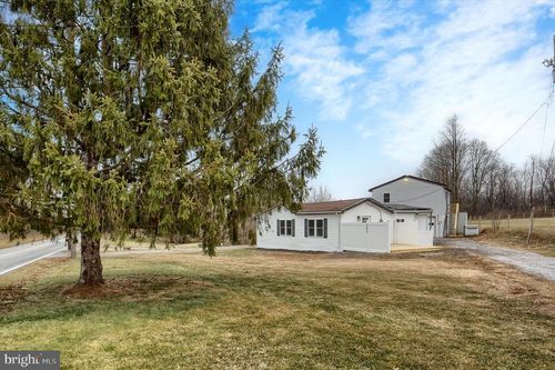 393 Sherwood Dr, CARLISLE, PA, 17015-9013 | Card Image