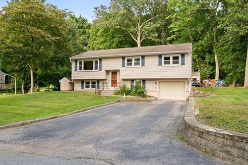 160 Kitemaug Road, Montville, CT, 06382 | Card Image