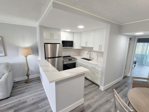 101 Hastings G, West Palm Beach, FL, 33417-1215 | Card Image