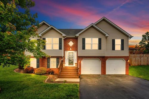 590 Keystone Dr, Christiansburg, VA, 24073-3062 | Card Image