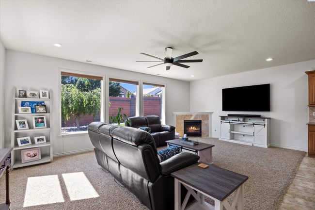 586 Lodi Loop, Home with 4 bedrooms, 3 bathrooms and null parking in Richland WA | Image 23