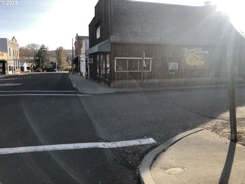 181 Ne Main St, Dufur, OR, 97021-7011 | Card Image