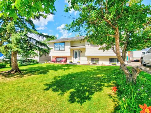 727 Oak Dr, Beaverlodge, AB, T0H0C0 | Card Image