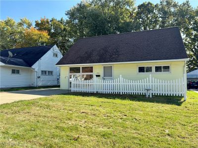 View of front of property featuring a front yard | Image 3