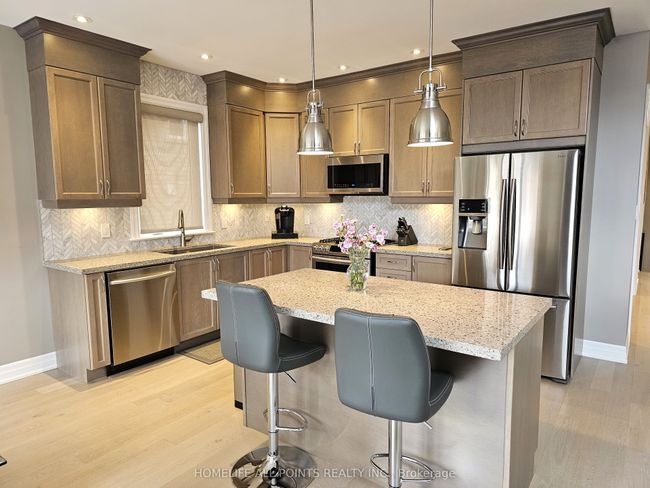 34 Cristiano Ave, House other with 2 bedrooms, 2 bathrooms and 2 parking in Wasaga Beach ON | Image 5