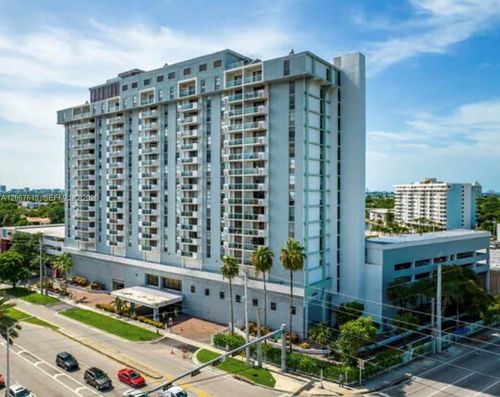 ph1712-13499 Biscayne Blvd, North Miami, FL, 33181-2031 | Card Image