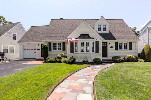 303 Gorton Lake Blvd, Warwick, RI, 02886-2948 | Card Image