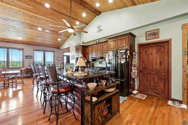 6010 Sw Douglas Rd, House other with 3 bedrooms, 3 bathrooms and null parking in Topeka KS | Image 9